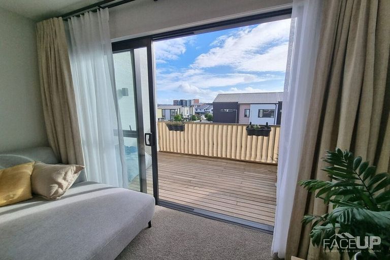 Photo of property in 5/3 Genevieve Lane, Hobsonville, Auckland, 0616