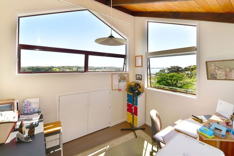 Photo of property in 71 Roberts Road, Matakatia, Whangaparaoa, 0930