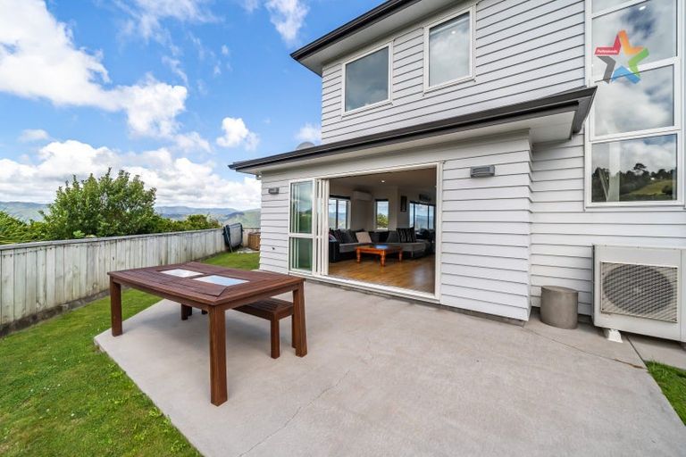 Photo of property in 2 Poto Road, Normandale, Lower Hutt, 5010