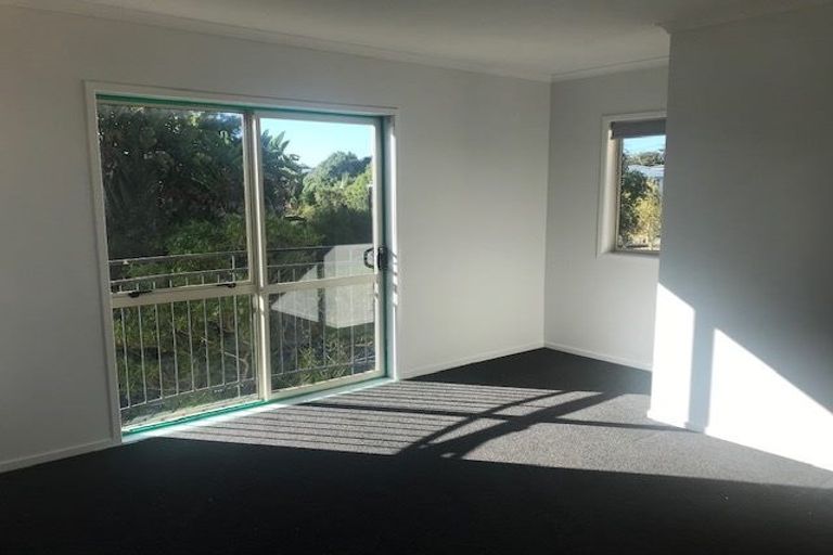 Photo of property in 18 Stolford Crescent, New Lynn, Auckland, 0600