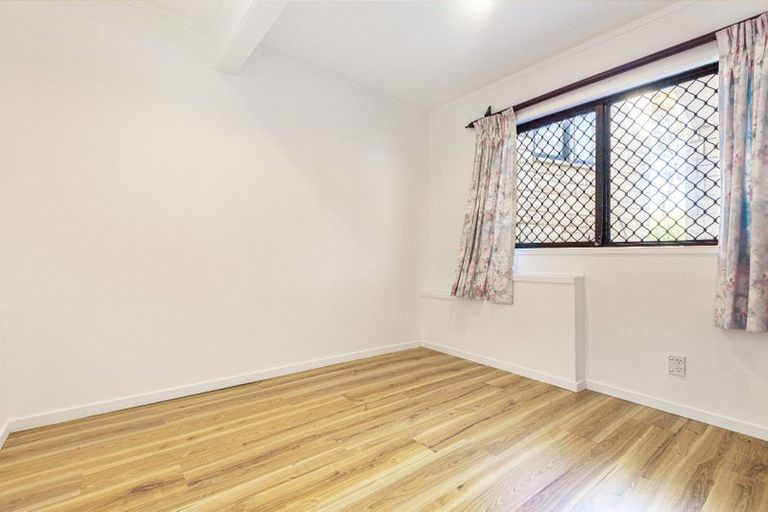 Photo of property in 102 Prince Regent Drive, Half Moon Bay, Auckland, 2012