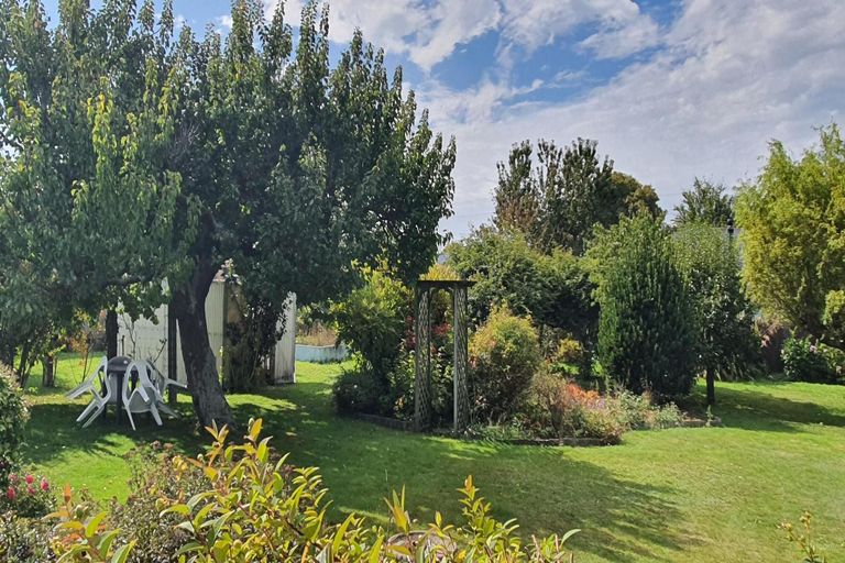 Photo of property in 15 Rugby Street, Waimate, 7924