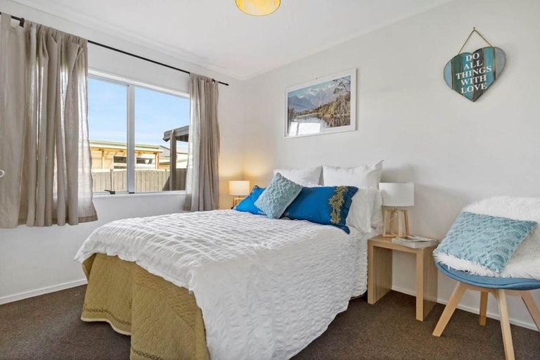 Photo of property in 2/22 Tamworth Close, Manurewa, Auckland, 2102