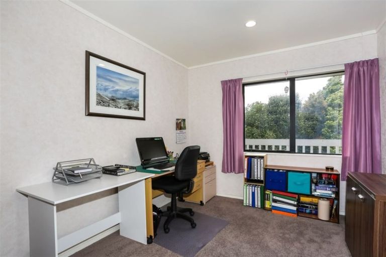Photo of property in 150 Kaipara Road, Papakura, 2582