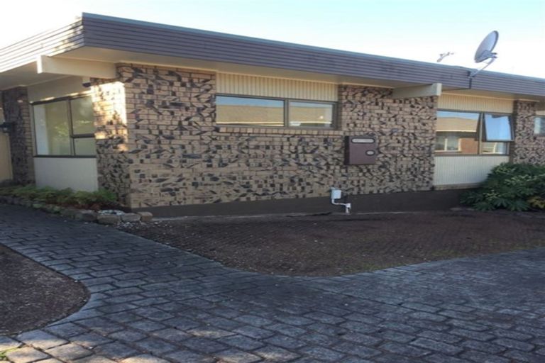 Photo of property in 2/36 Pakira Avenue, Glendene, Auckland, 0602