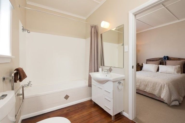 Photo of property in 35 Ngatai Road, Otumoetai, Tauranga, 3110