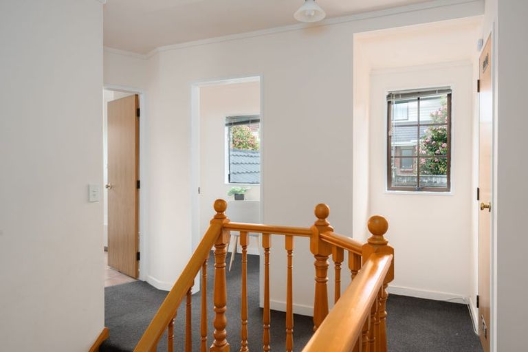 Photo of property in 6 Ellwood Place, Churton Park, Wellington, 6037