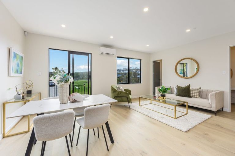 Photo of property in 128 Skulander Crescent, Orewa, 0931