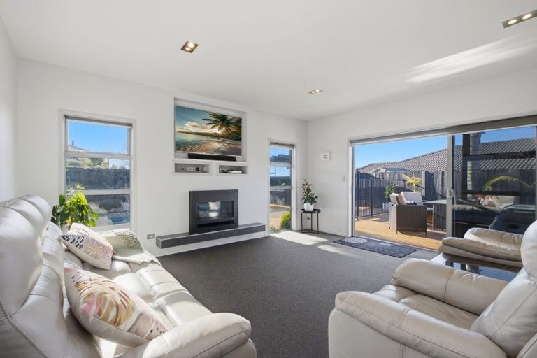Photo of property in 8 Waterside Drive, Pyes Pa, Tauranga, 3112