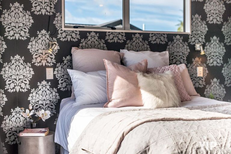 Photo of property in 35 Meadowcroft Grove, Johnsonville, Wellington, 6037