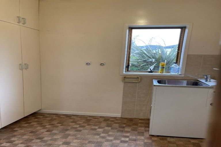 Photo of property in 36 Graham Avenue, Te Atatu Peninsula, Auckland, 0610