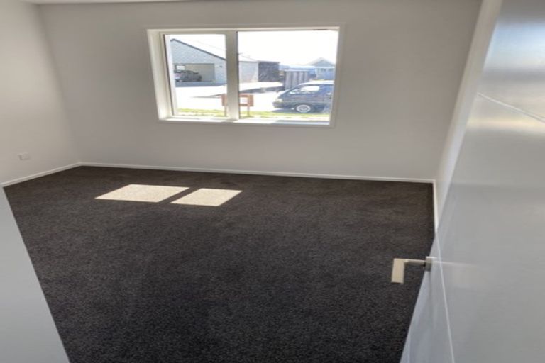 Photo of property in 52 Watkins Drive, Rangiora, 7400