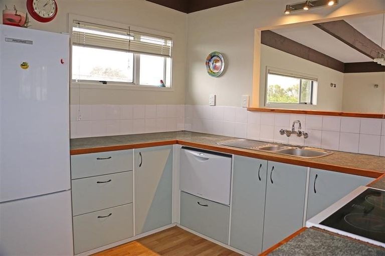 Photo of property in 16 Dawson Road, Snells Beach, 0920