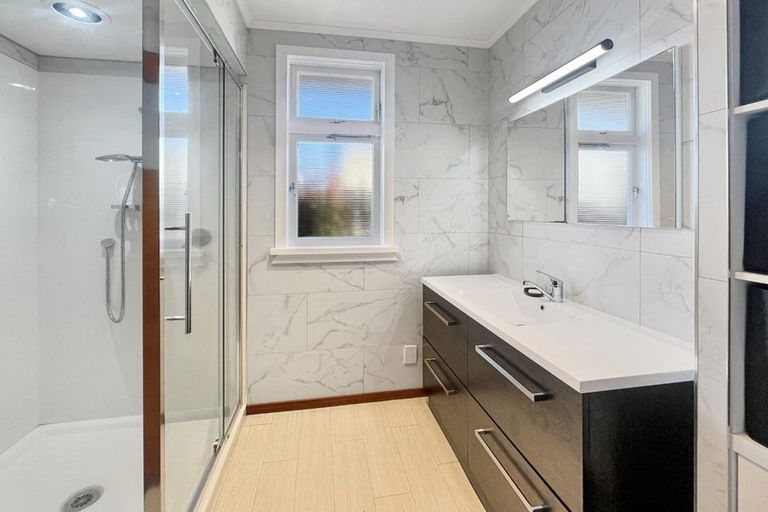 Photo of property in 5 Featherston Street, Takaro, Palmerston North, 4412