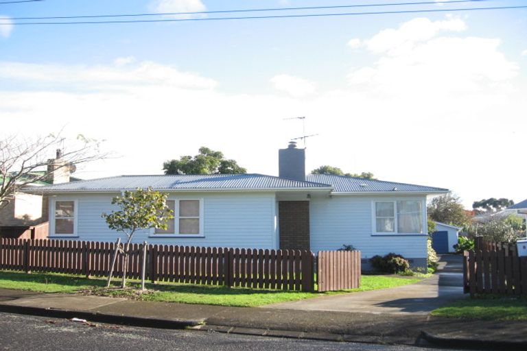 Photo of property in 8 Adams Road, Manurewa, Auckland, 2102