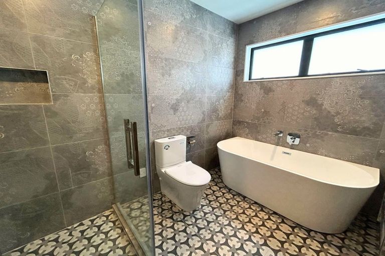 Photo of property in 42 Montgomery Avenue, Belmont, Auckland, 0622