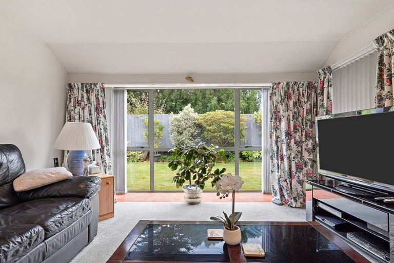 Photo of property in 25 Farquhars Road, Redwood, Christchurch, 8051
