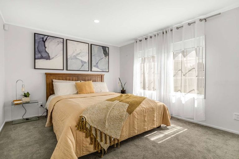 Photo of property in 52 Riverton Drive, Randwick Park, Auckland, 2105