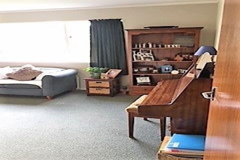 Photo of property in 49 Chartwell Drive, Crofton Downs, Wellington, 6035