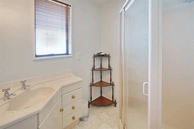 Photo of property in 2/112 Memorial Avenue, Burnside, Christchurch, 8053