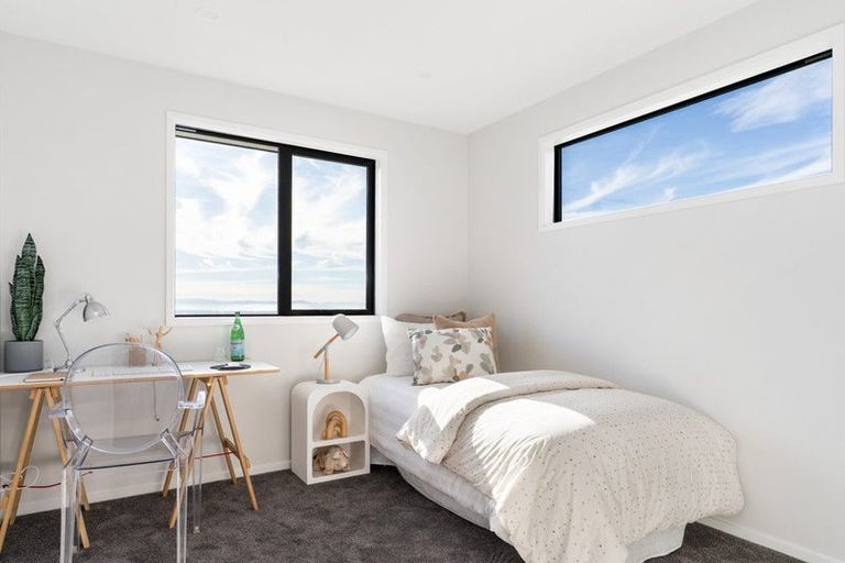 Photo of property in 307a Mount Pleasant Road, Mount Pleasant, Christchurch, 8081