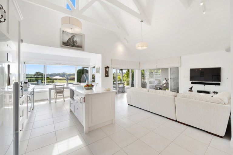 Photo of property in 287 Clifton Road, Whitford, Howick, 2571