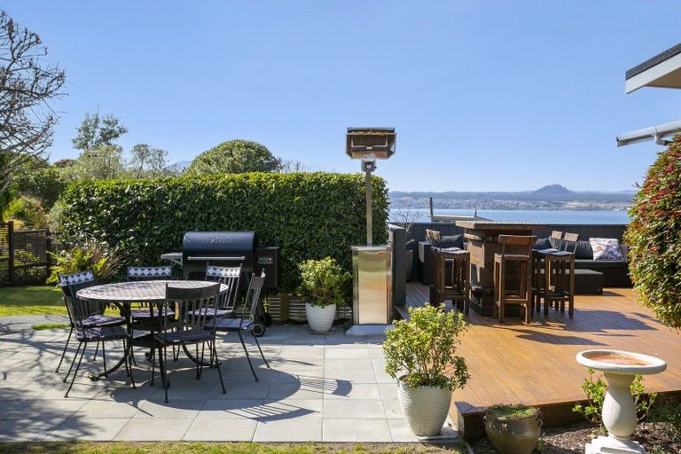 Photo of property in 1 Besley Place, Acacia Bay, Taupo, 3330