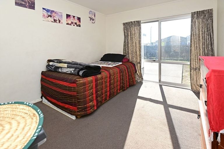 Photo of property in 2 Benton Place, Manurewa, Auckland, 2102