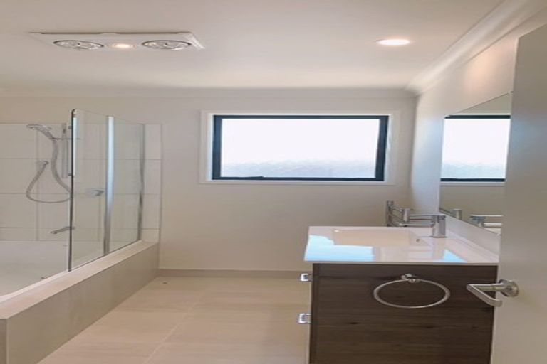 Photo of property in 18 Goh Place, Manurewa, Auckland, 2105