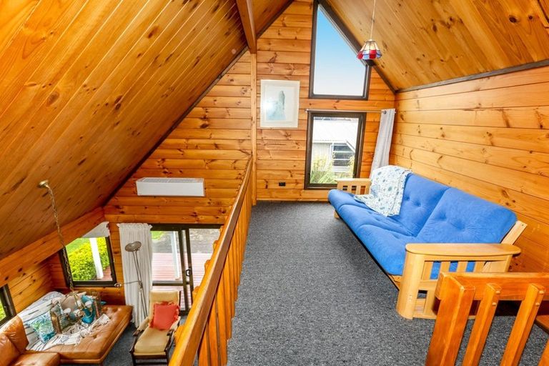 Photo of property in 5 Kaitake Place, Oakura, 4314