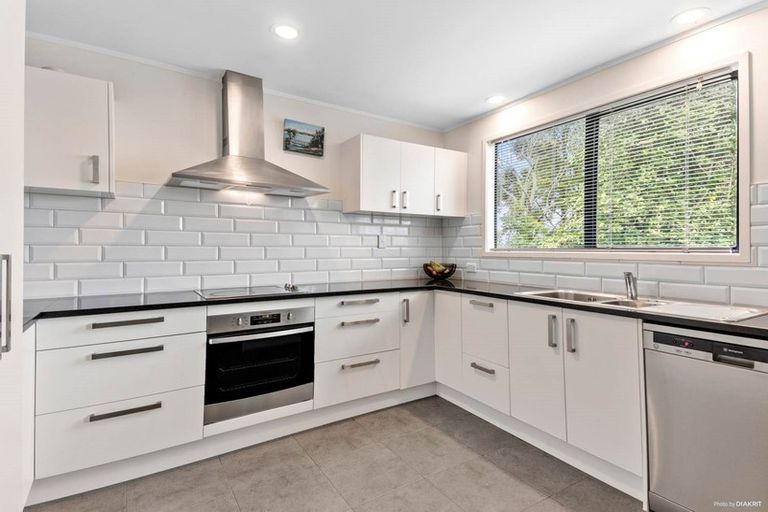 Photo of property in 2/19 Bowman Road, Forrest Hill, Auckland, 0620