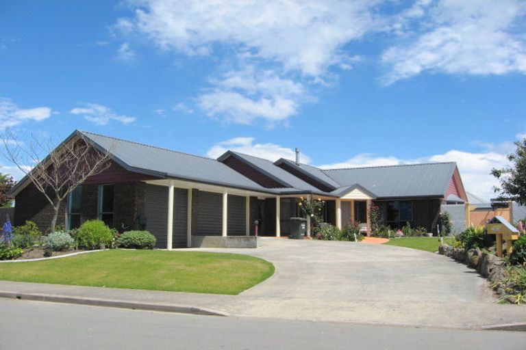 Photo of property in 15 Carmana Gardens, Rangiora, 7400