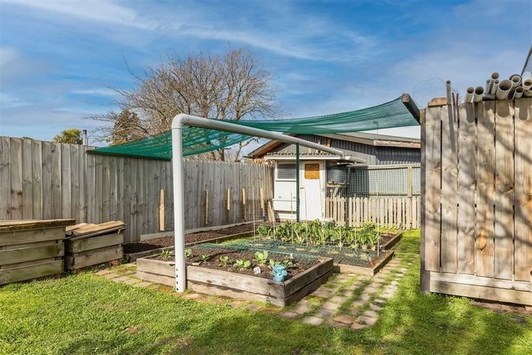 Photo of property in 34 Flay Crescent, Burnside, Christchurch, 8053
