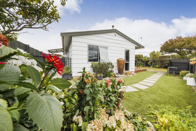 Photo of property in 17 Cargill Grove, Kelvin Grove, Palmerston North, 4414