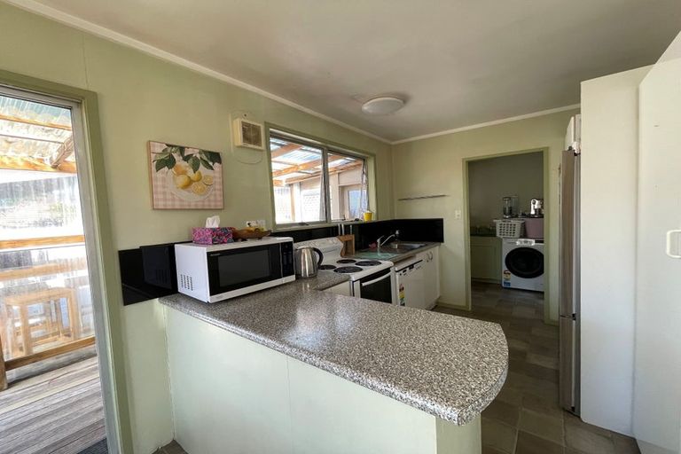 Photo of property in 21 Lisa Rise, Half Moon Bay, Auckland, 2012