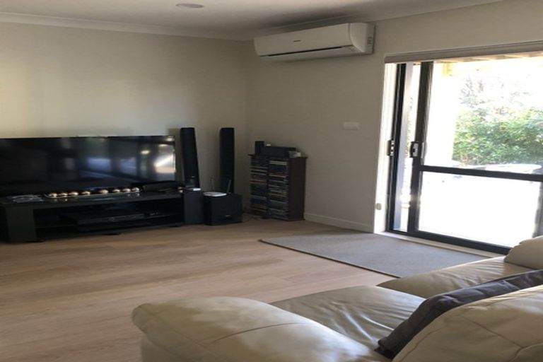 Photo of property in 20 Para Close, Fairview Heights, Auckland, 0632