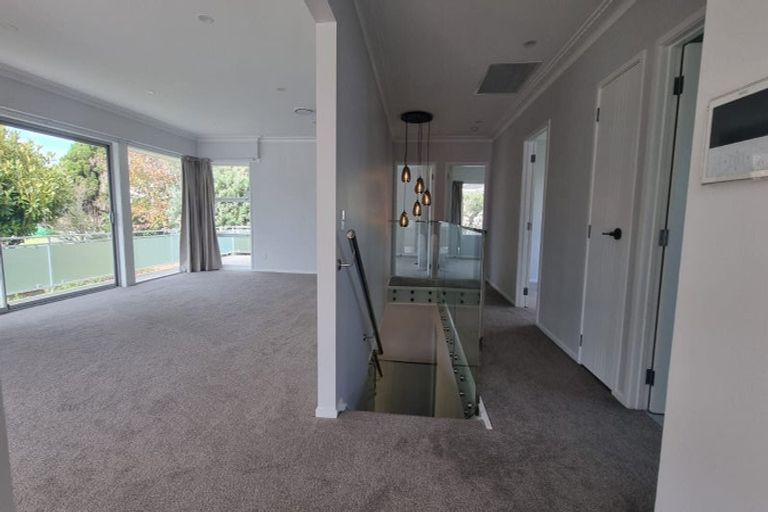 Photo of property in 4 Kerrymaria Place, Hillcrest, Auckland, 0627