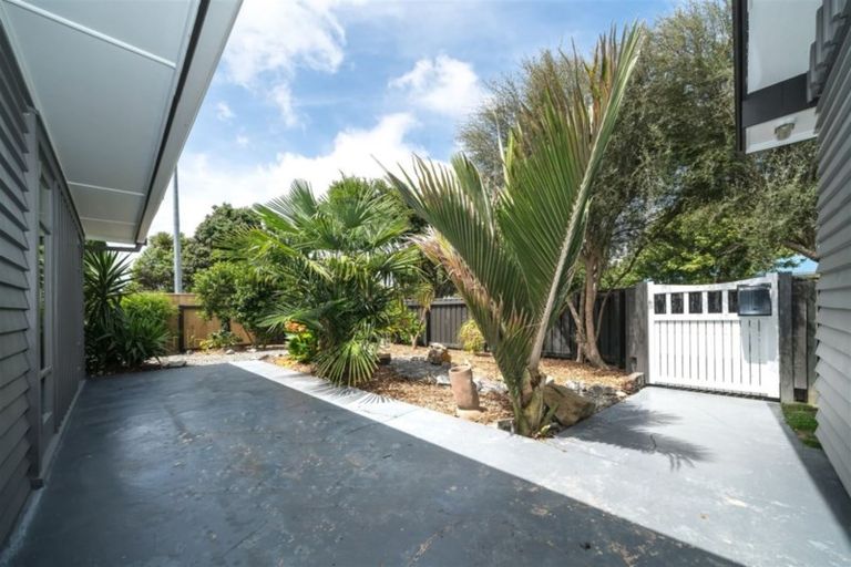 Photo of property in 27 Stirling Crescent, Hokowhitu, Palmerston North, 4410