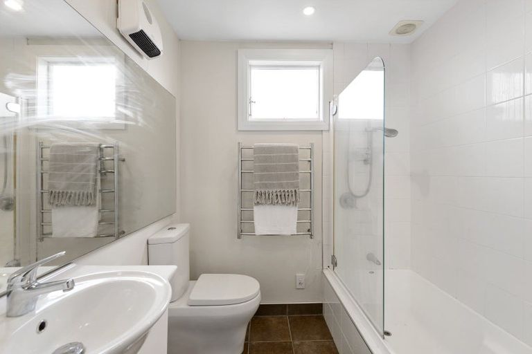 Photo of property in 124 Somerfield Street, Somerfield, Christchurch, 8024