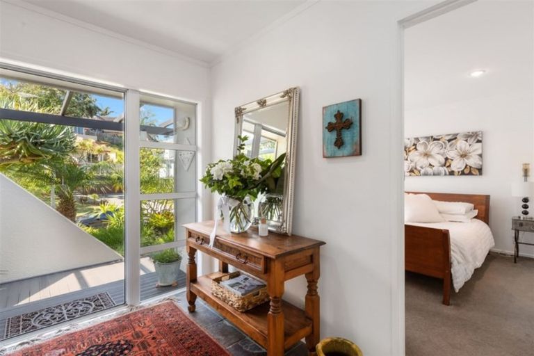 Photo of property in 20 Penguin Drive, Murrays Bay, Auckland, 0630