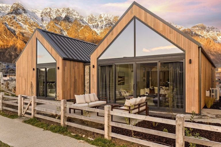 Photo of property in 18 Taurus Lane, Jacks Point, 9371