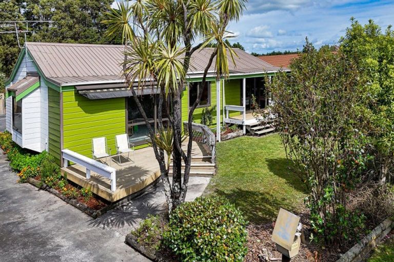 Photo of property in 19 Deller Drive, Carterton, 5713