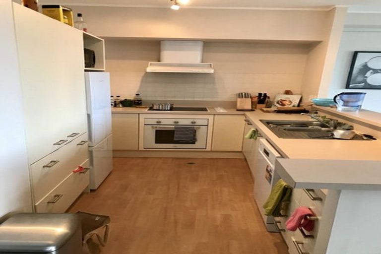 Photo of property in 17 Kent Terrace - Kent Apartments, 6d/16 Kent Terrace, Mount Victoria, Wellington, 6011