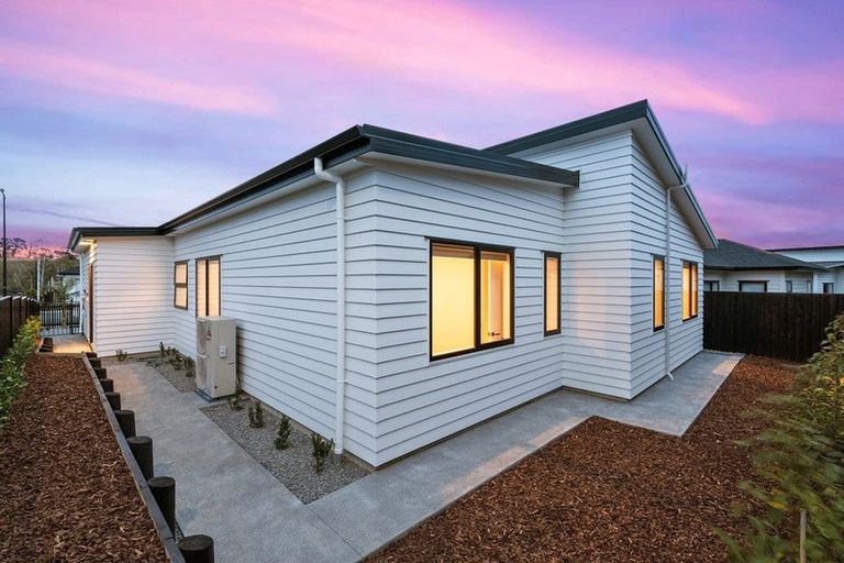 Photo of property in 24 Tipu Crescent, Wainui, 0992