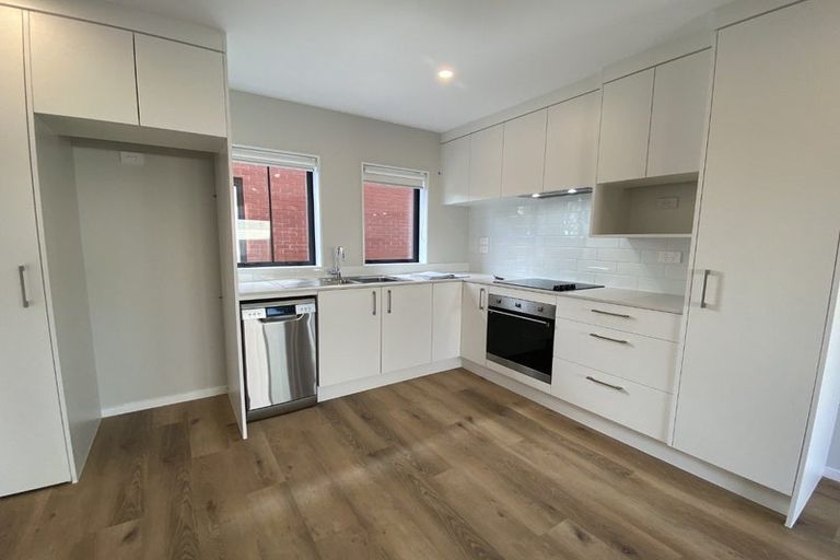 Photo of property in 5/15 Sunhill Road, Sunnyvale, Auckland, 0612