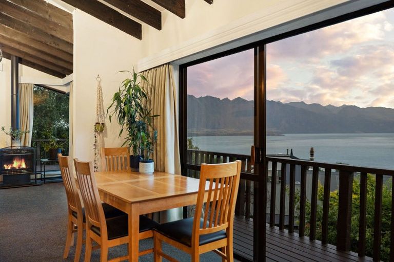 Photo of property in 4b Caples Place, Fernhill, Queenstown, 9300