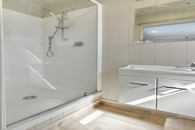 Photo of property in 5 Iris Place, Clendon Park, Auckland, 2103