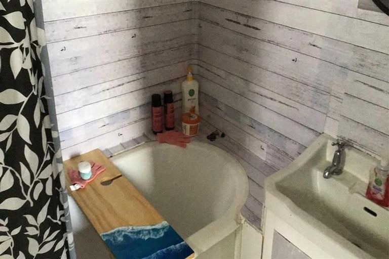 Photo of property in 1 May Street, Mount Maunganui, 3116