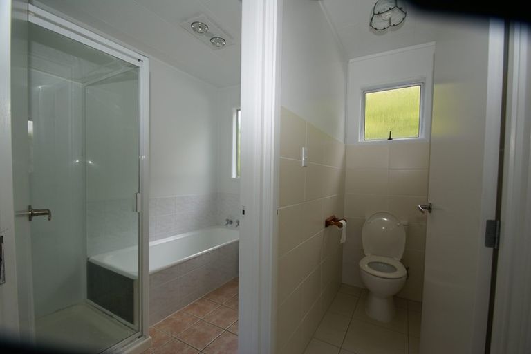 Photo of property in 2/19 Erica Road, Sunnynook, Auckland, 0620