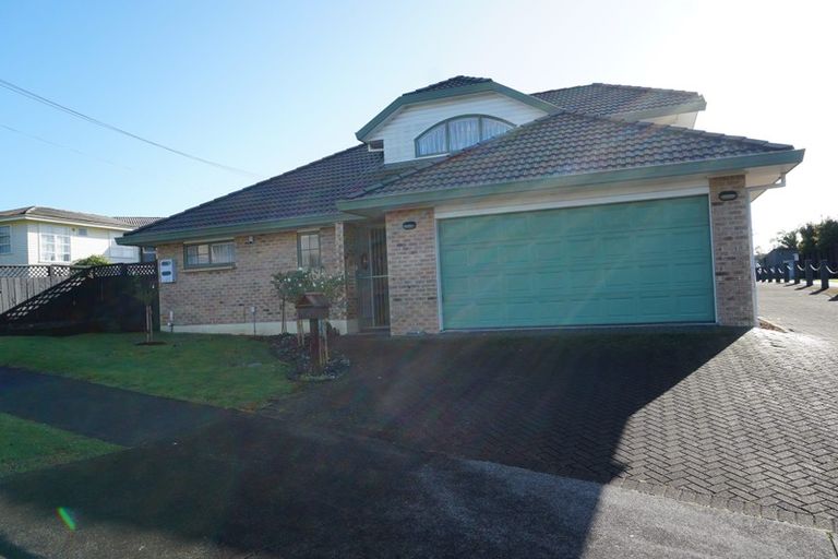 Photo of property in 1/70 Uxbridge Road, Mellons Bay, Auckland, 2014